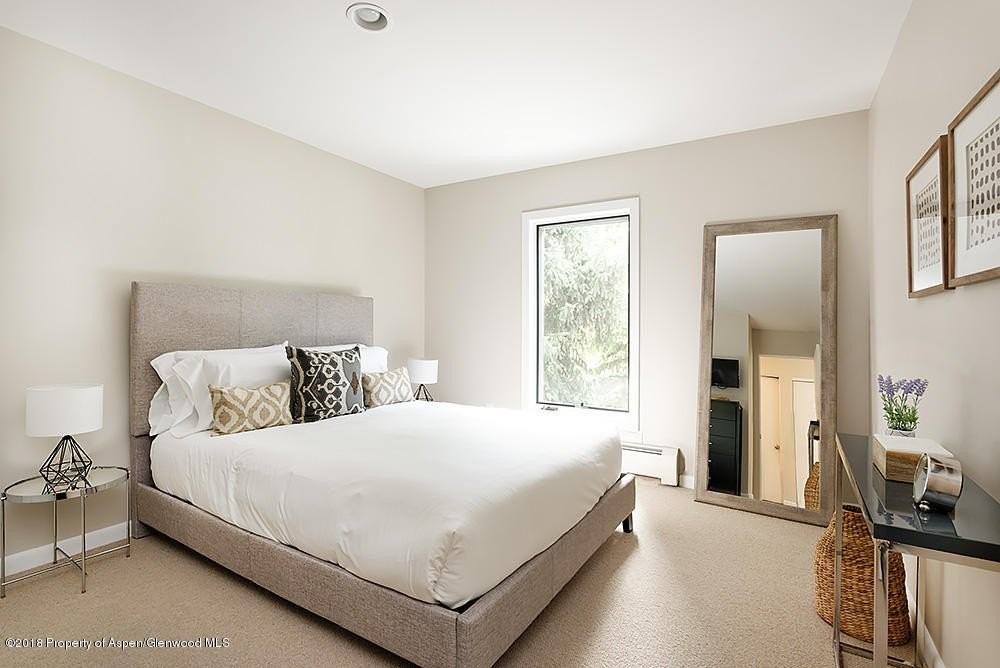 117 N Monarch St #2 - Photo 3 of 13