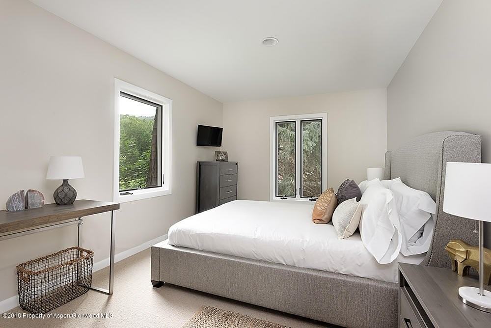 117 N Monarch St #2 - Photo 4 of 13