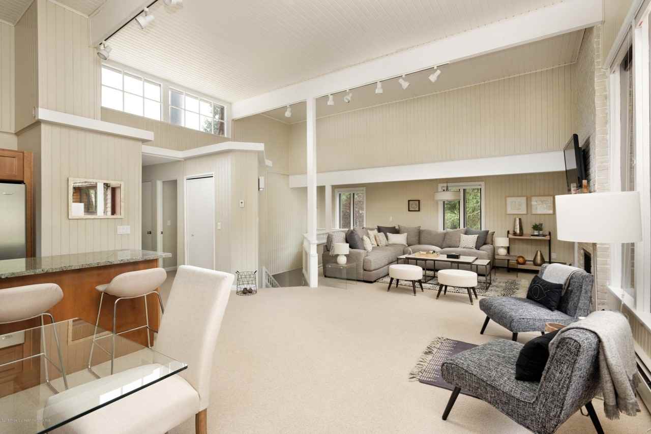 117 N Monarch St #2 - Photo 6 of 13