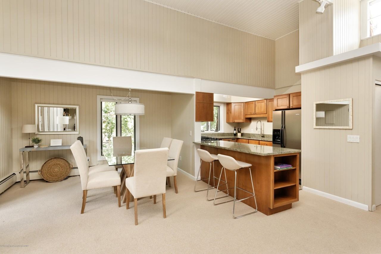 117 N Monarch St #2 - Photo 7 of 13