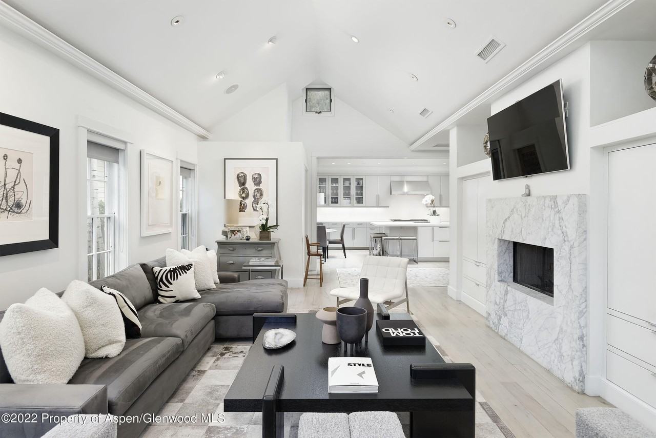 533 W Francis St - Photo 2 of 29