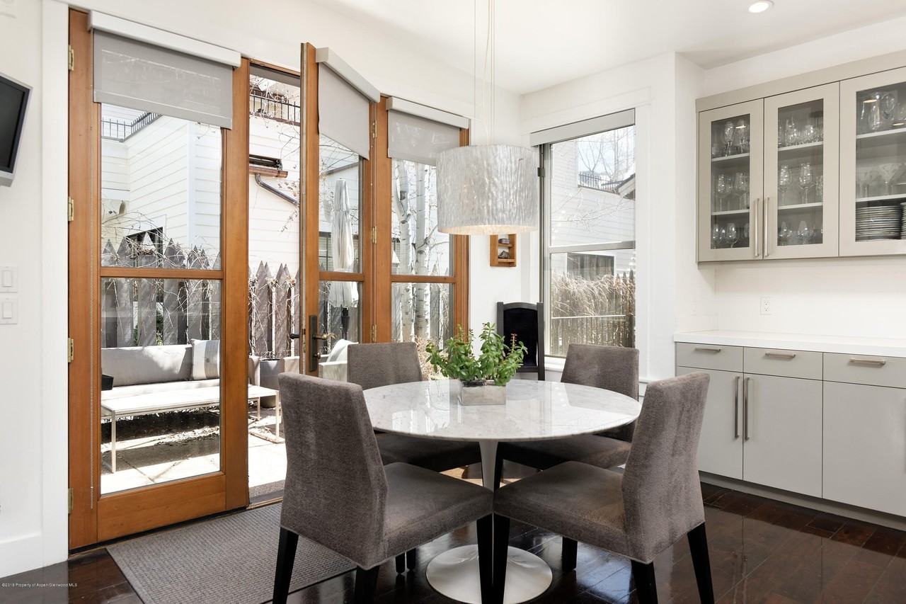 533 W Francis St - Photo 6 of 29