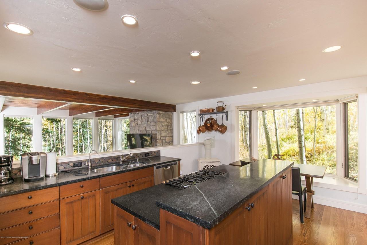 623 Faraway Rd - Photo 4 of 30