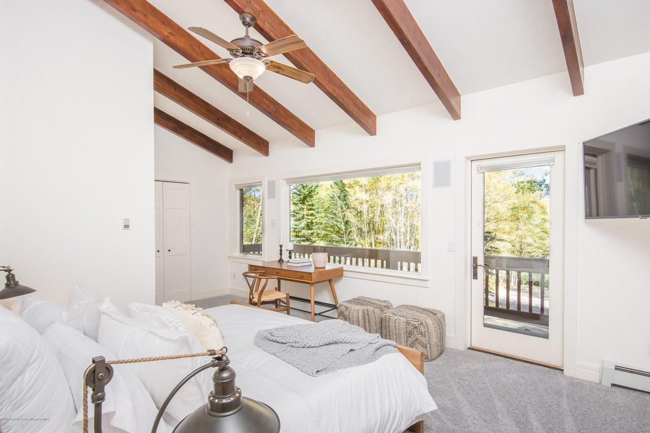 623 Faraway Rd - Photo 6 of 30