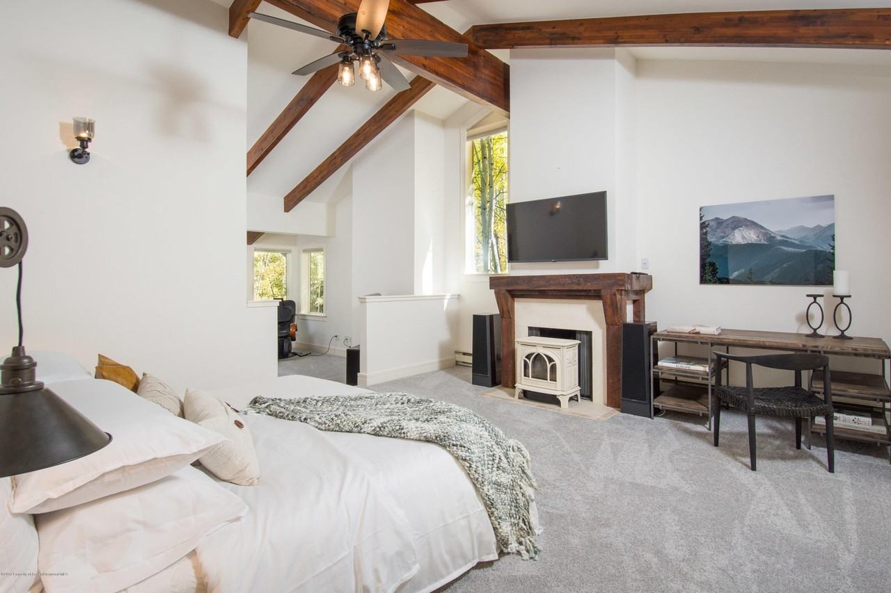 623 Faraway Rd - Photo 7 of 30