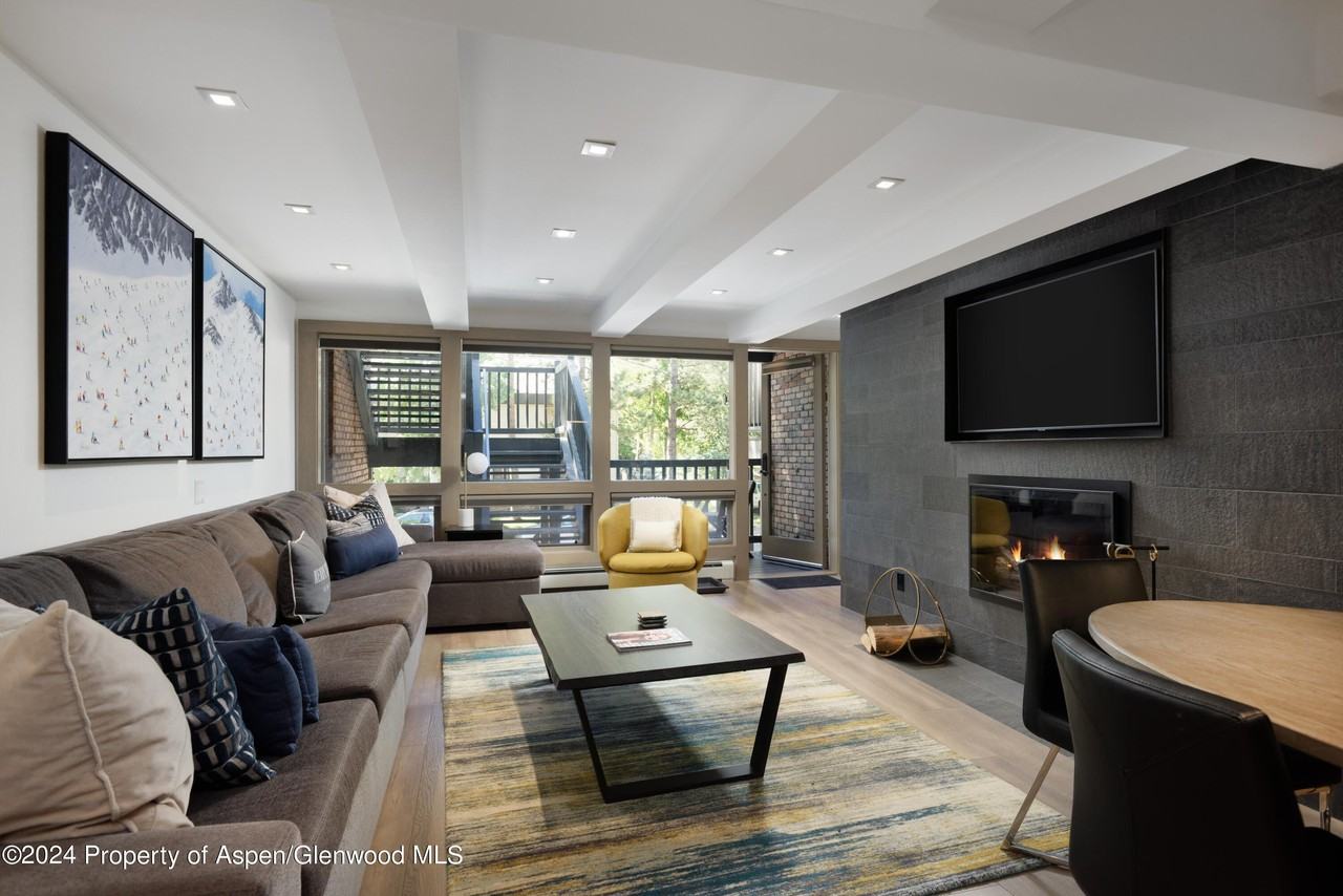 124 West Hyman Avenue #2B