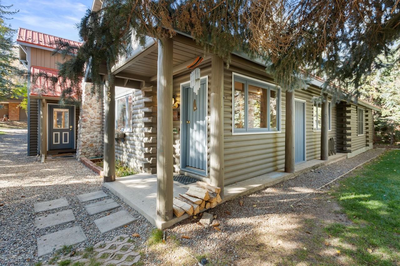 129 E Hopkins Ave - Photo 3 of 35