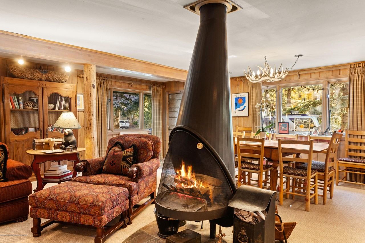 129 E Hopkins Ave - Photo 4 of 35