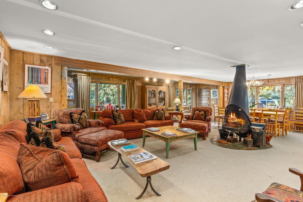 129 E Hopkins Ave - Photo 5 of 35