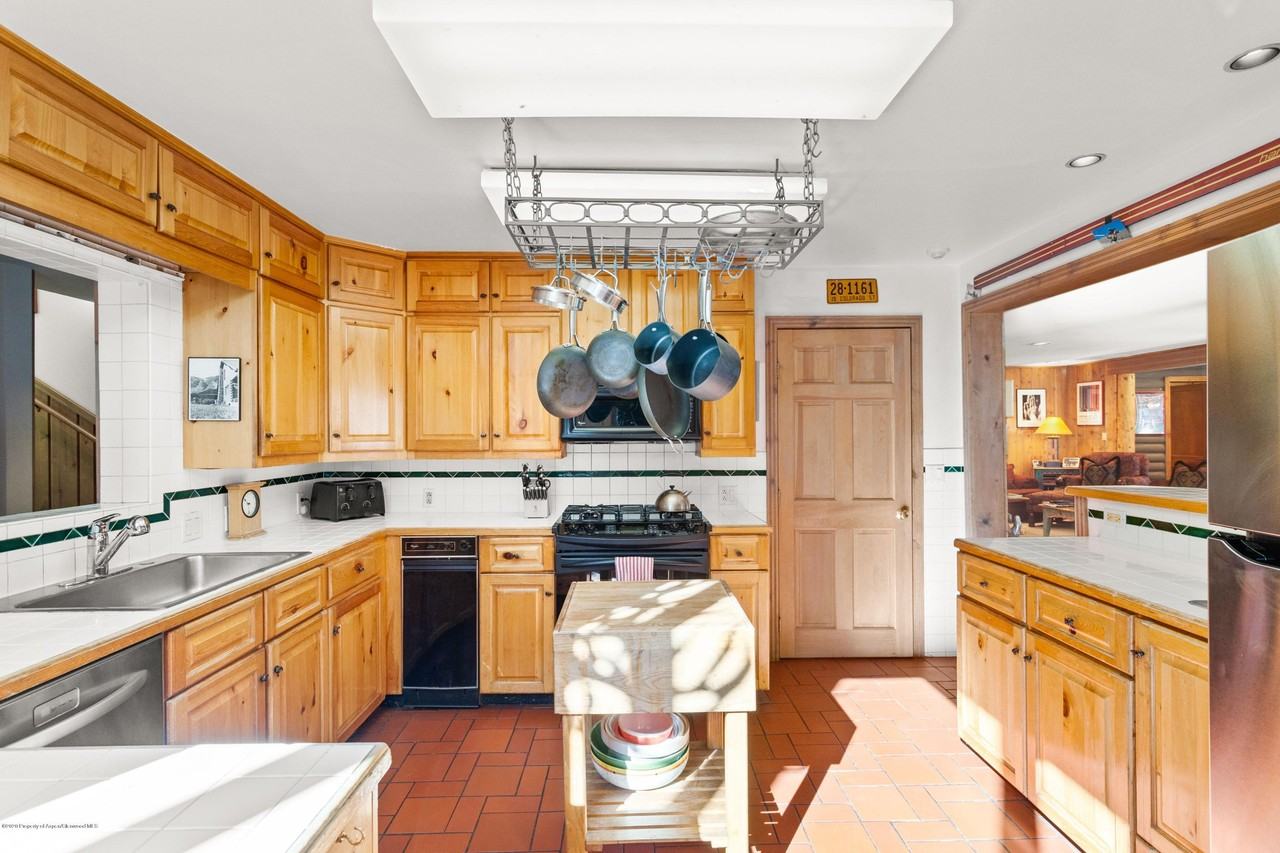 129 E Hopkins Ave - Photo 6 of 35