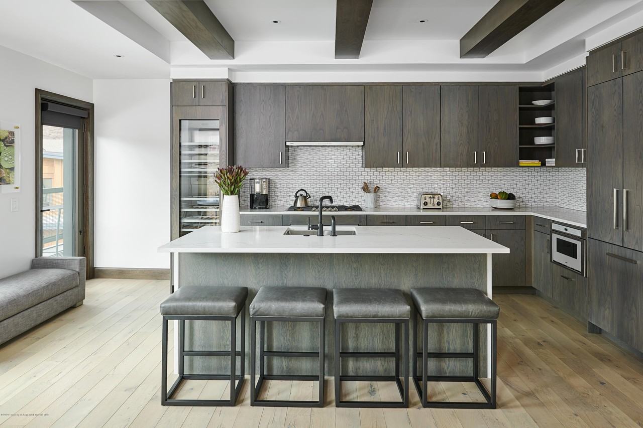 65 Wood Rd Unit 433 #433 - Photo 6 of 27