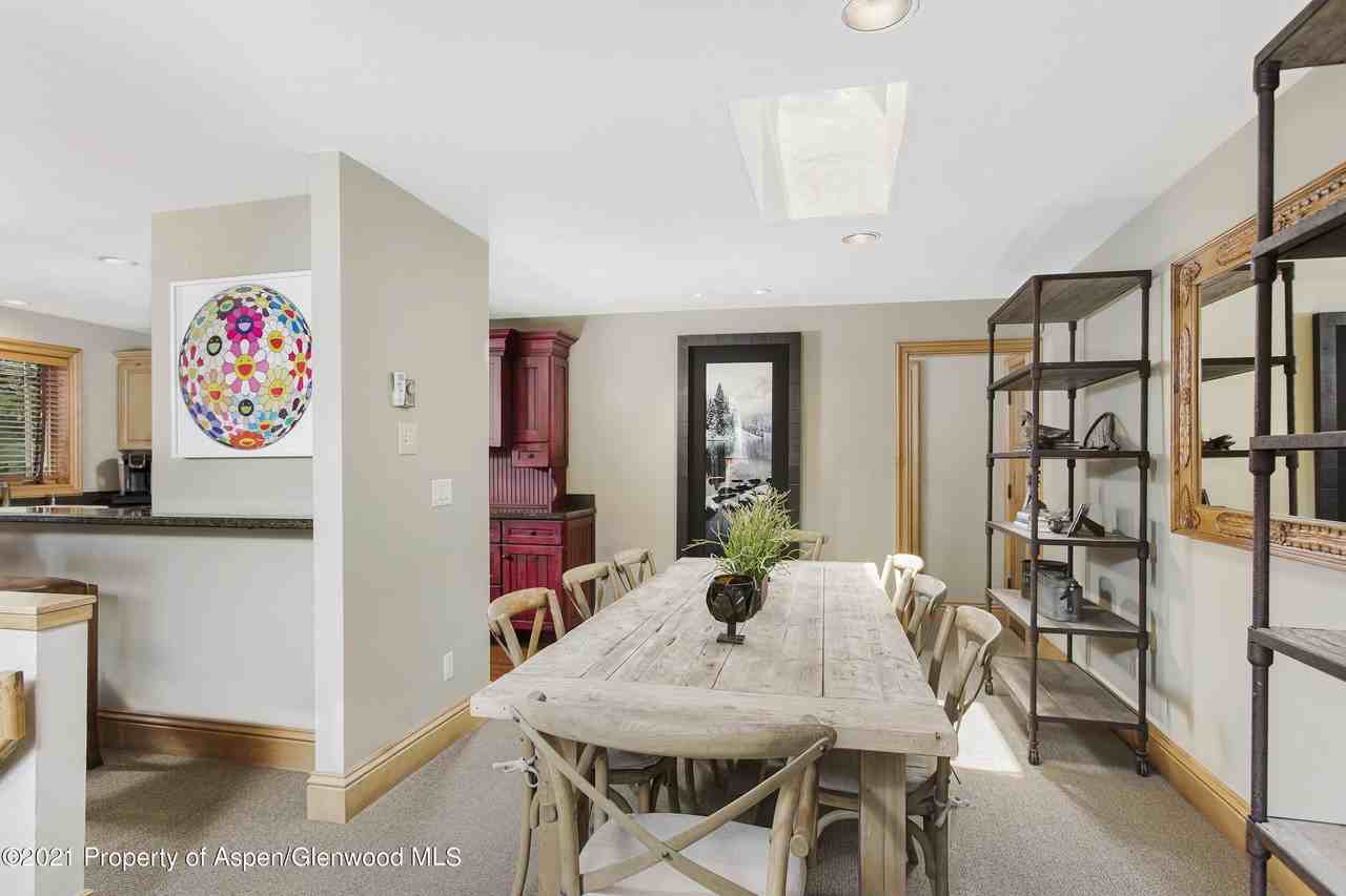 715 E Hopkins Ave - Photo 2 of 26