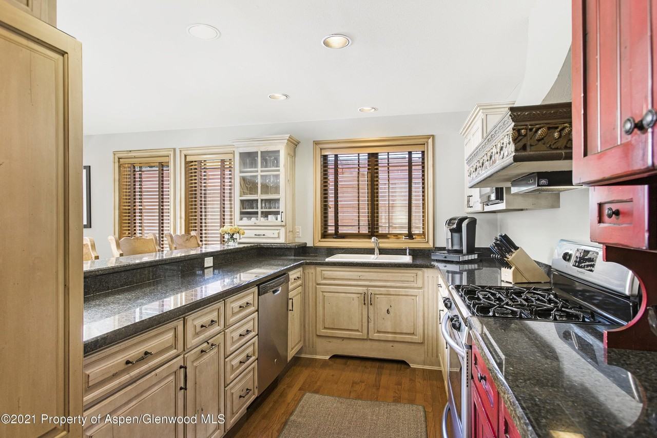 715 E Hopkins Ave - Photo 3 of 26