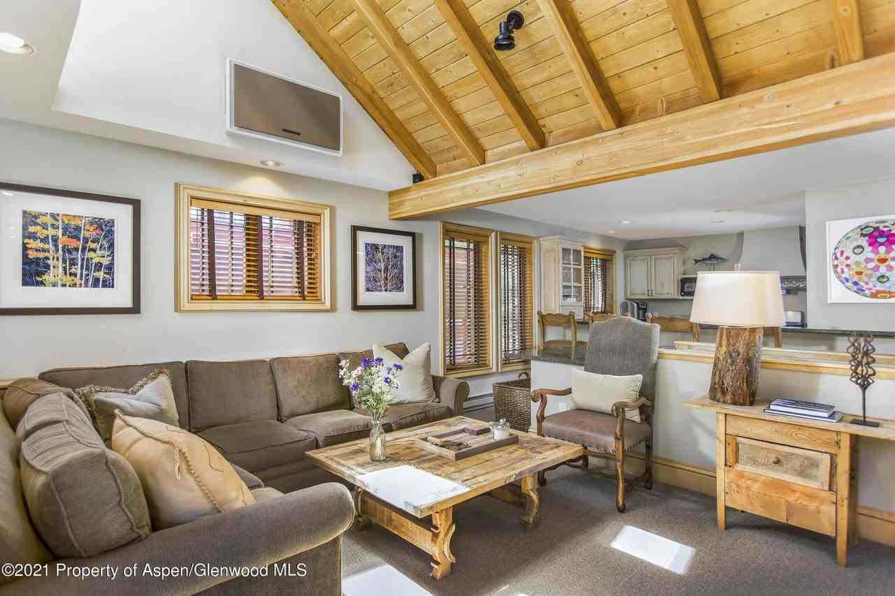 715 E Hopkins Ave - Photo 7 of 26