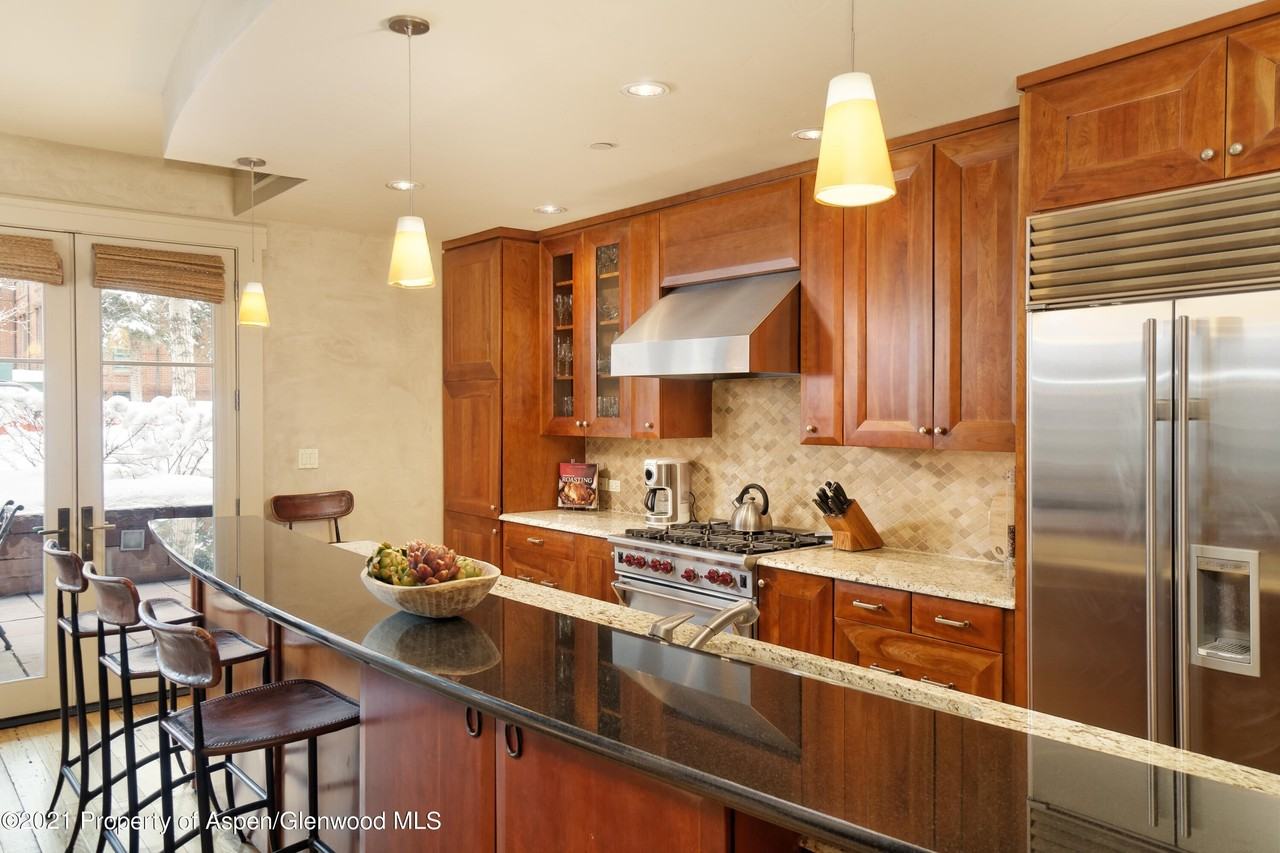 101 N Spring St Unit 102 #102 - Photo 3 of 21