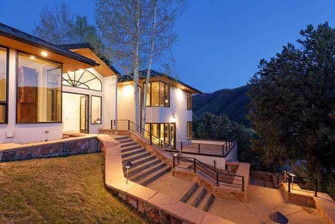 571 Booth Ln - Photo 2 of 50