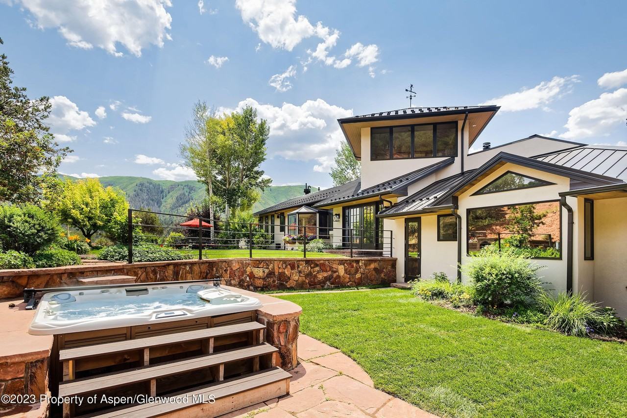 571 Booth Ln - Photo 5 of 50