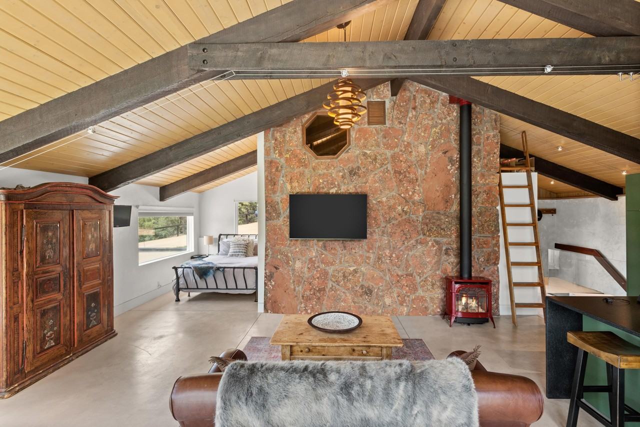 561 Booth Ln - Photo 4 of 18