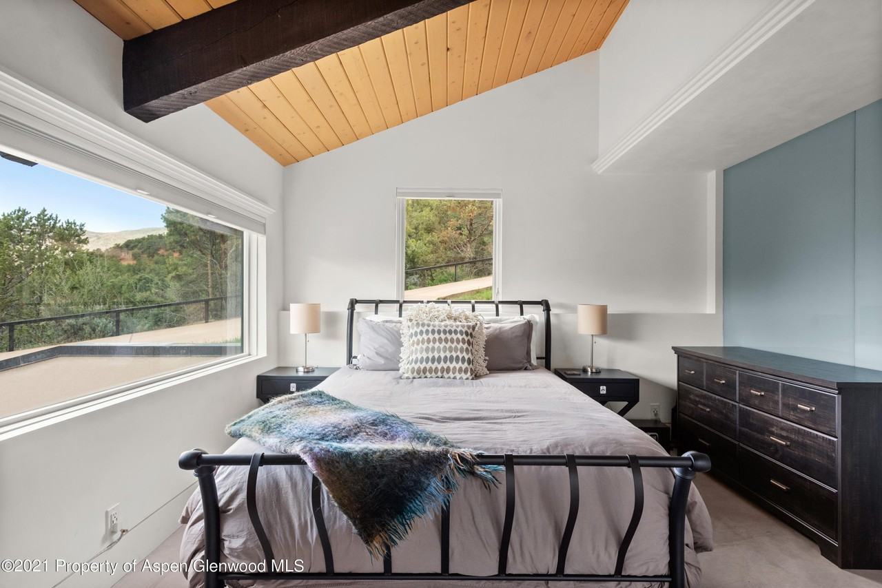 561 Booth Ln - Photo 5 of 18