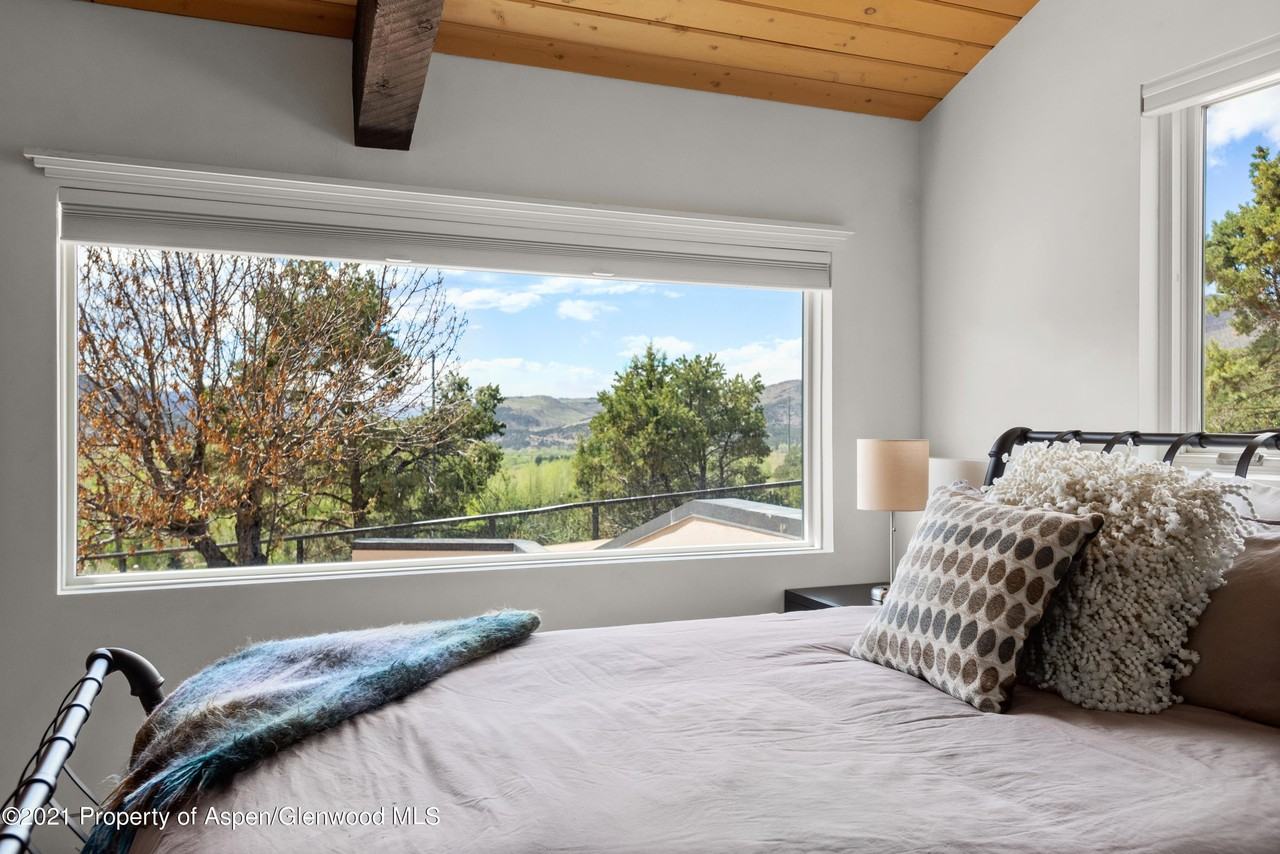 561 Booth Ln - Photo 6 of 18