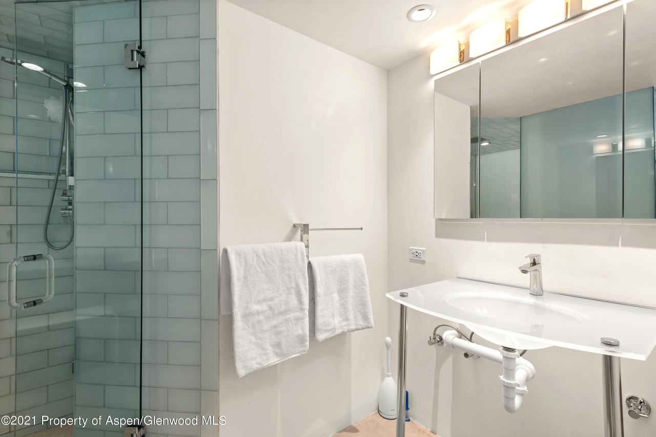 561 Booth Ln - Photo 7 of 18