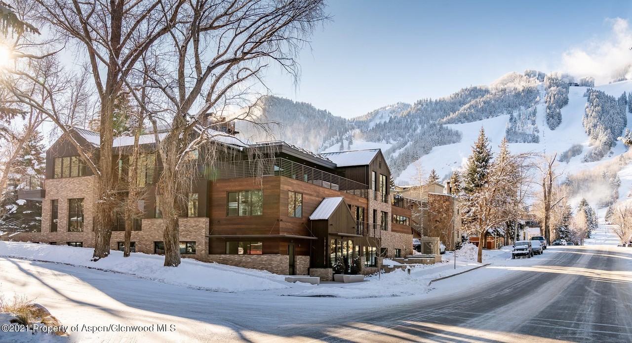 200 S Aspen St - Photo 2 of 46