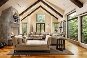 featured image of 561 Meadowood Dr