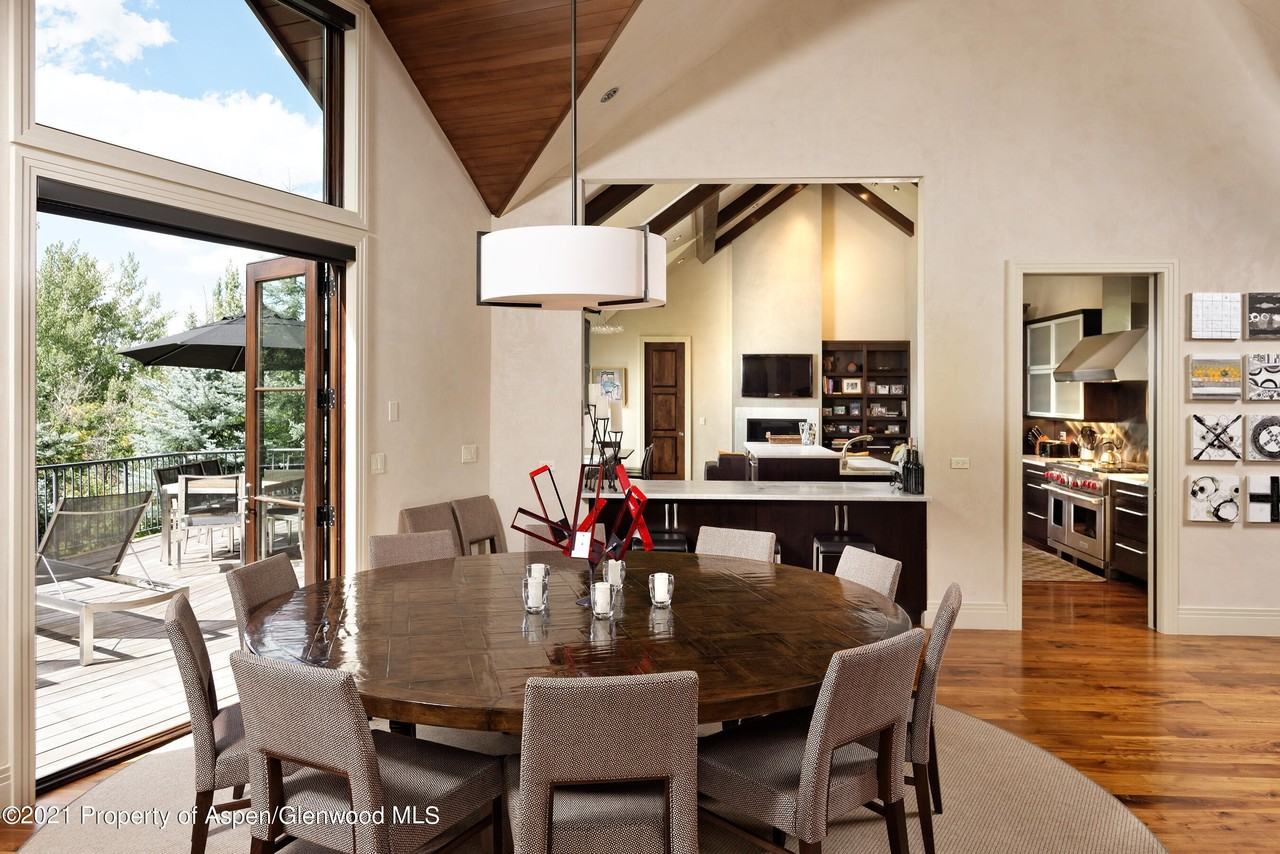 561 Meadowood Dr - Photo 6 of 40