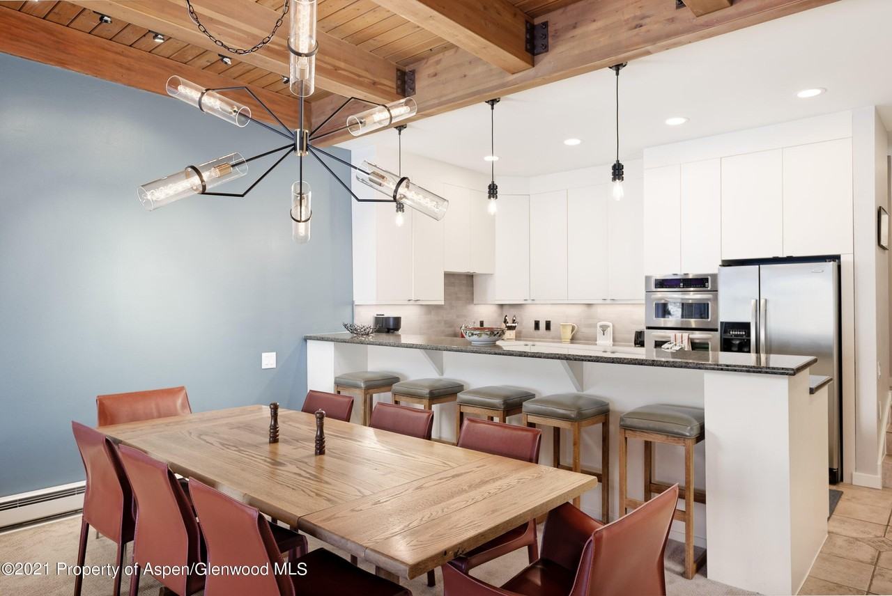 810 N Ridge Ln #2 - Photo 5 of 31