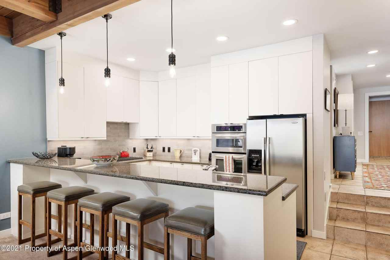 810 N Ridge Ln #2 - Photo 6 of 31