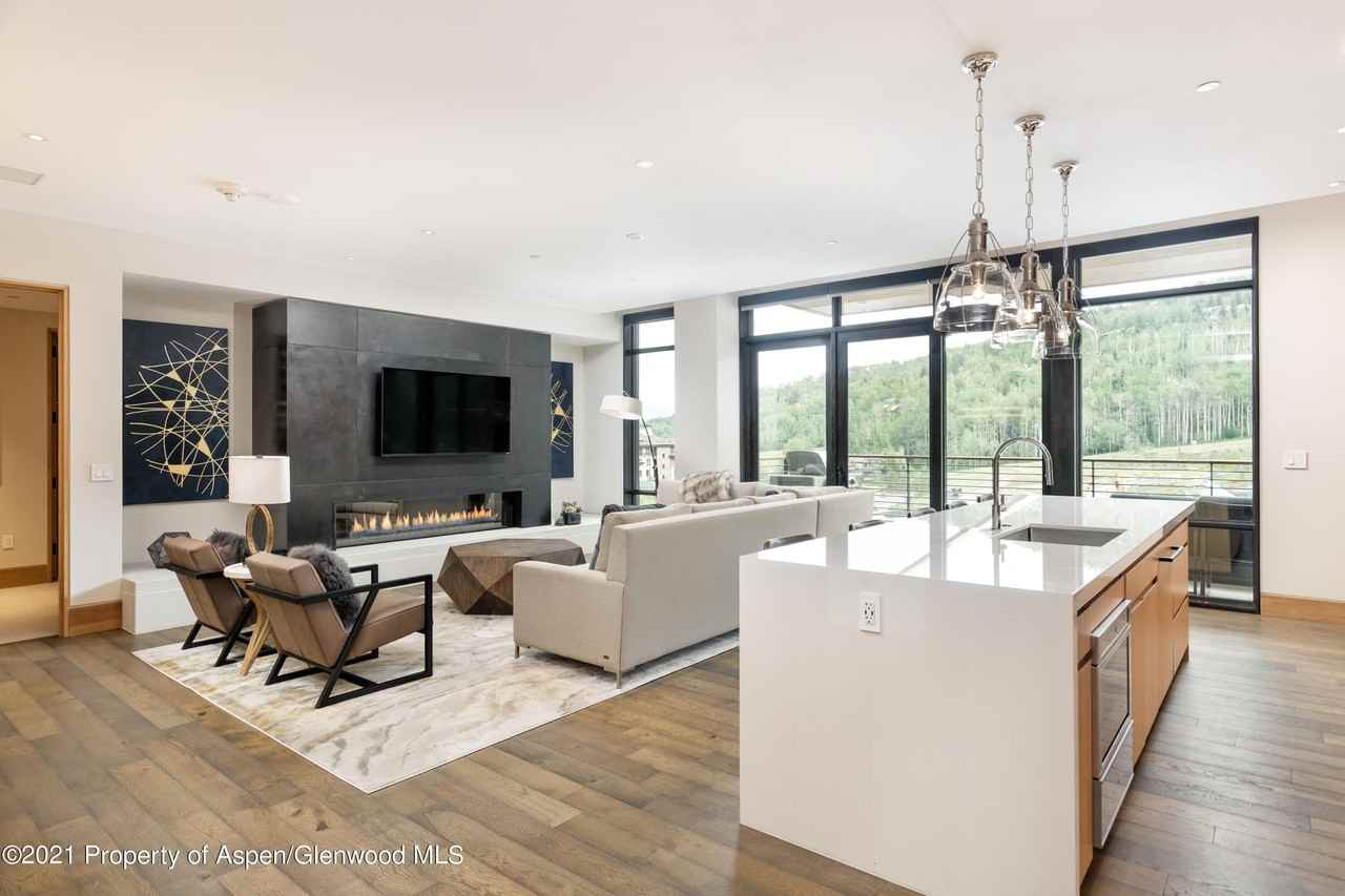 77 Wood Rd Unit 606 #606 - Photo 2 of 15