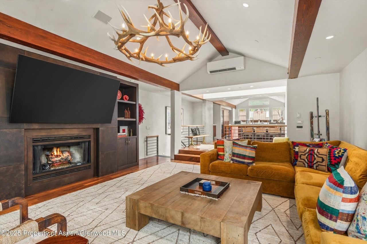 706 East Hyman Avenue #706 - Photo 3 of 46