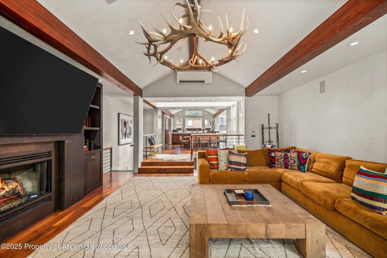 706 East Hyman Avenue #706 - Photo 7 of 46