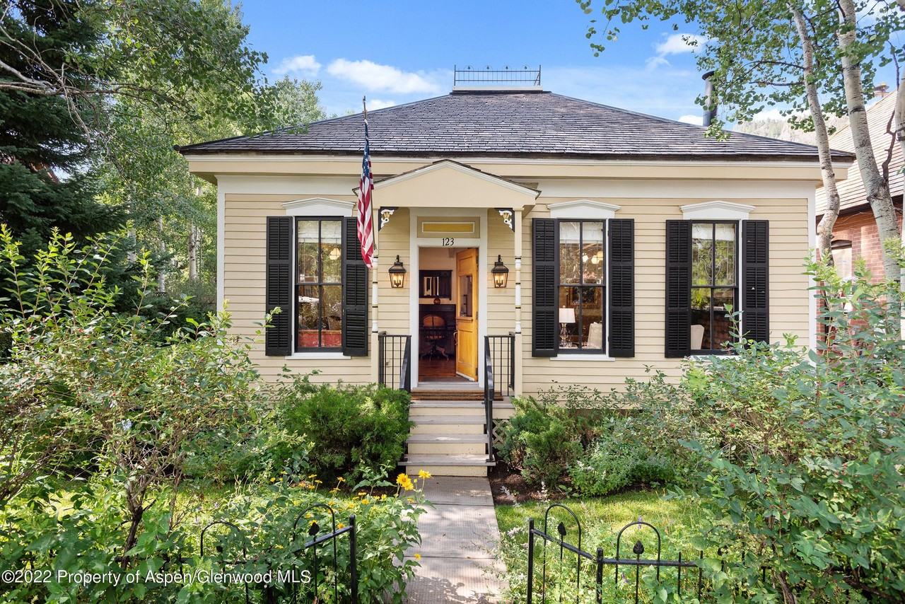 123 E Hallam St - Photo 2 of 25