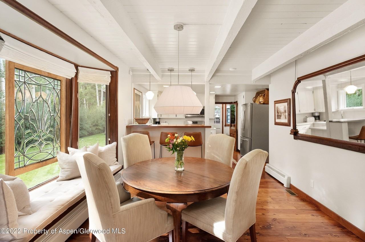 123 E Hallam St - Photo 4 of 25