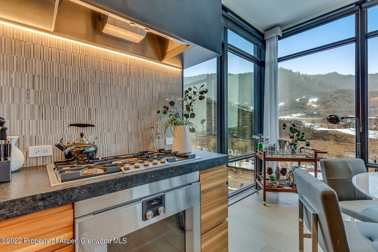 45 Wood Rd Unit 301 #301 - Photo 5 of 27