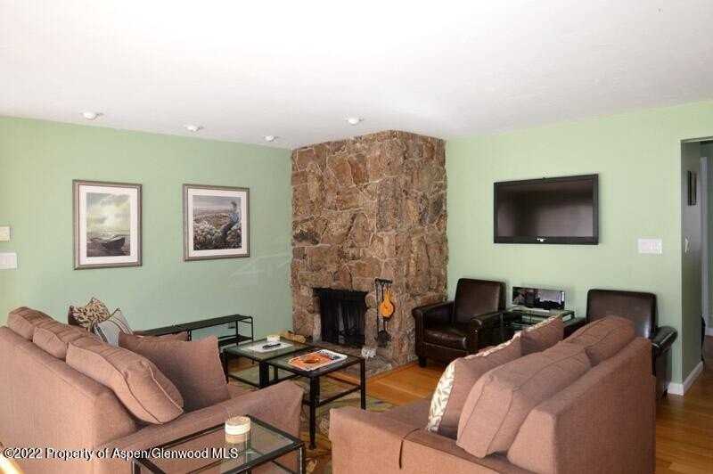 940 Waters Ave #307 - Photo 3 of 14