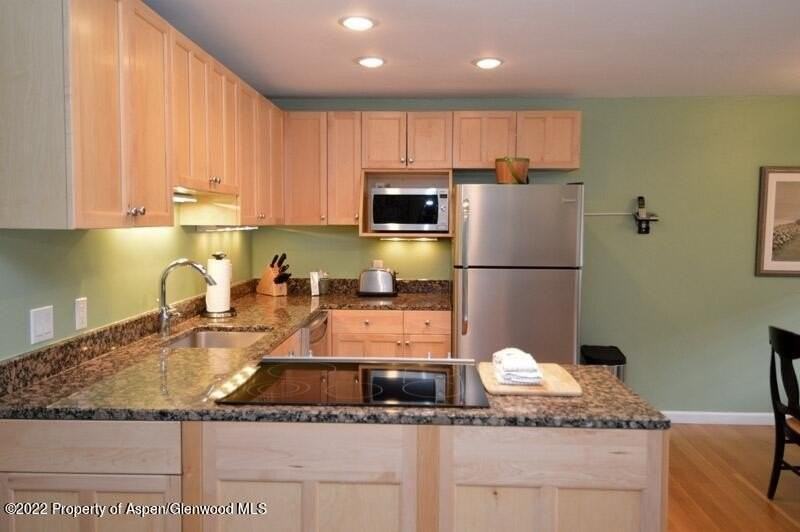 940 Waters Ave #307 - Photo 4 of 14