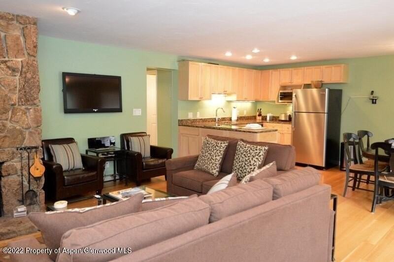 940 Waters Ave #307 - Photo 5 of 14