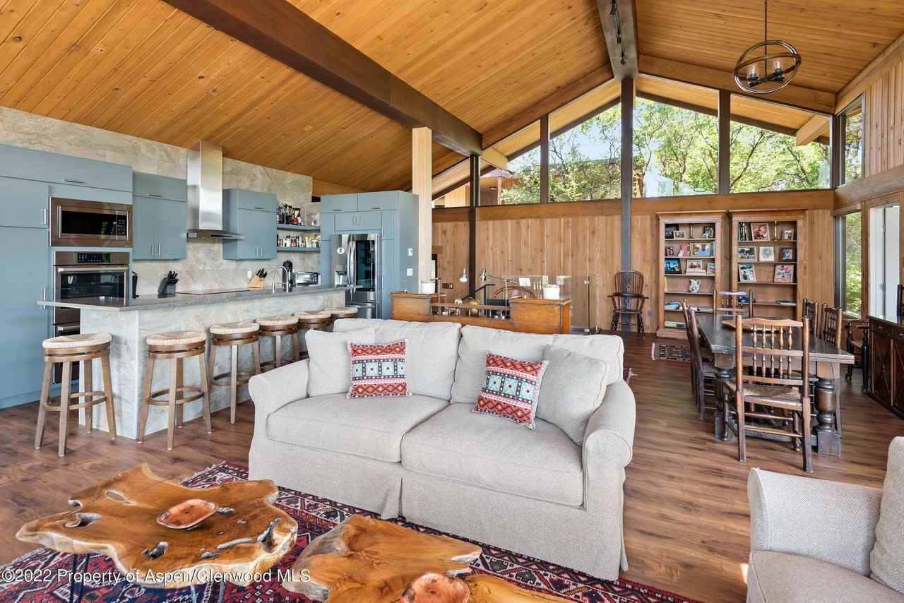 21 Lemond Cir - Photo 3 of 35