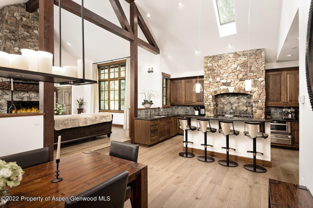 1350 Sierra Vista Drive - Photo 4 of 18