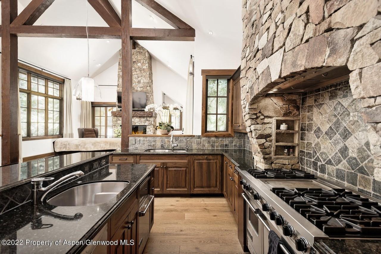 1350 Sierra Vista Drive - Photo 6 of 18