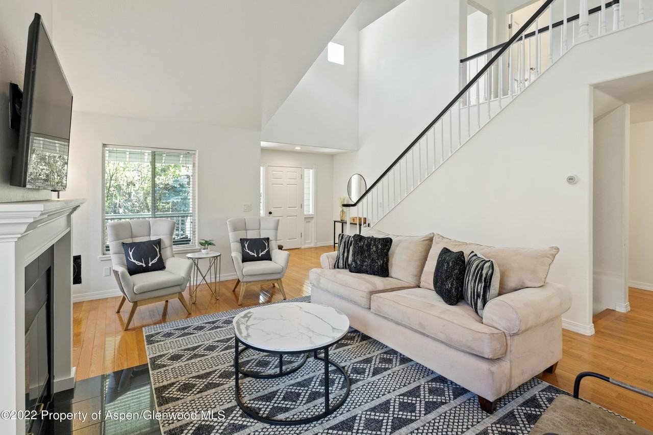 965 Lupine Cir - Photo 4 of 31