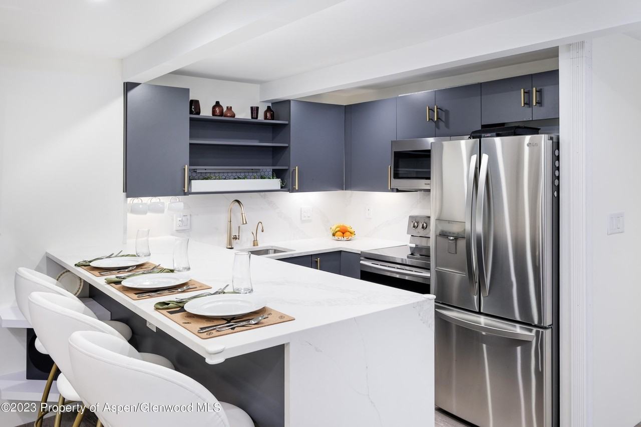 601 S West End St Unit 1 #1 - Photo 2 of 6