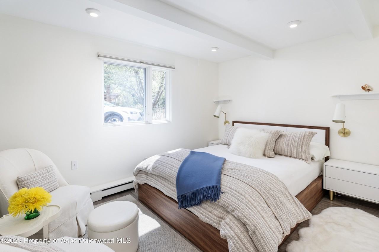 601 S West End St Unit 1 #1 - Photo 3 of 6