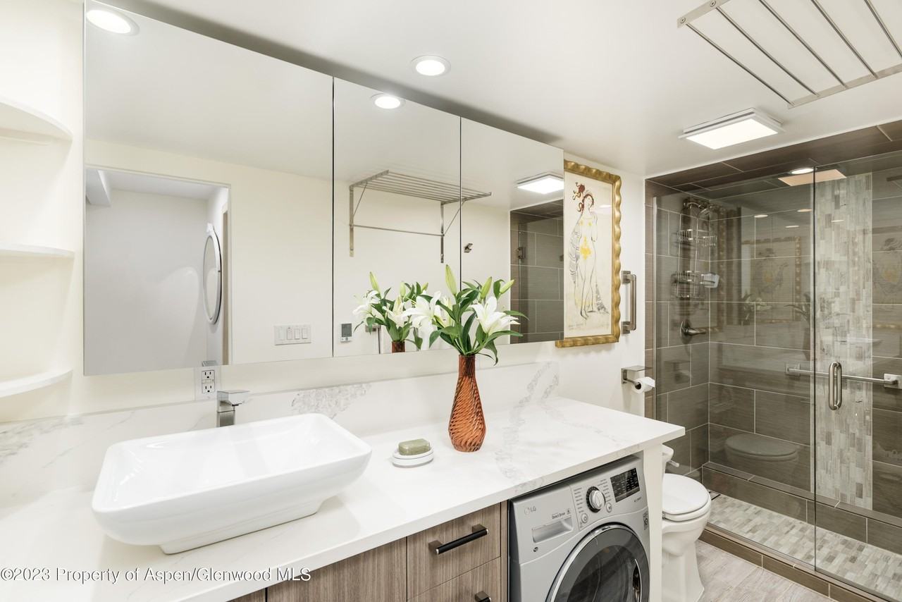 601 S West End St Unit 1 #1 - Photo 4 of 6