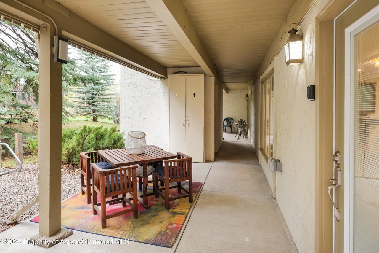 601 S West End St Unit 1 #1 - Photo 6 of 6