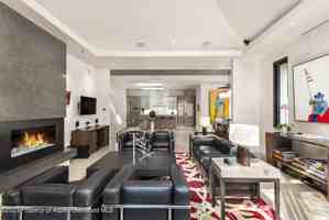 featured image of 307 N 6th St