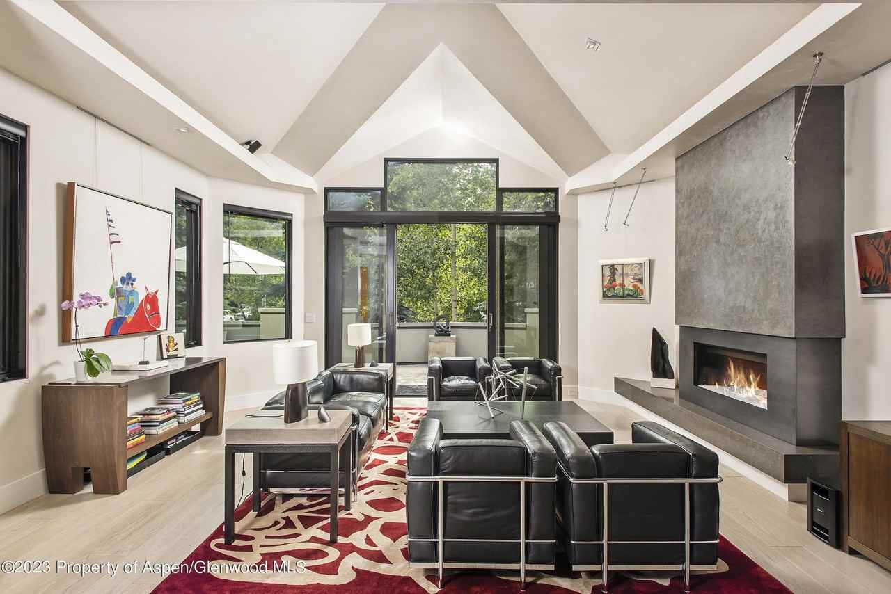 307 N 6th St - Photo 2 of 30