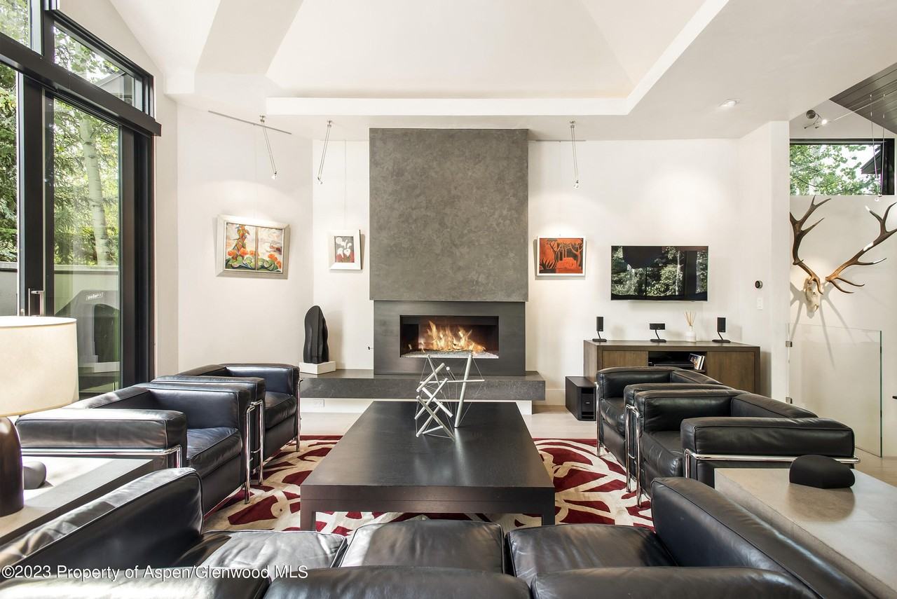 307 N 6th St - Photo 3 of 30